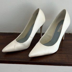 Nine West Excellent Condition White Satin Pumps Size 9